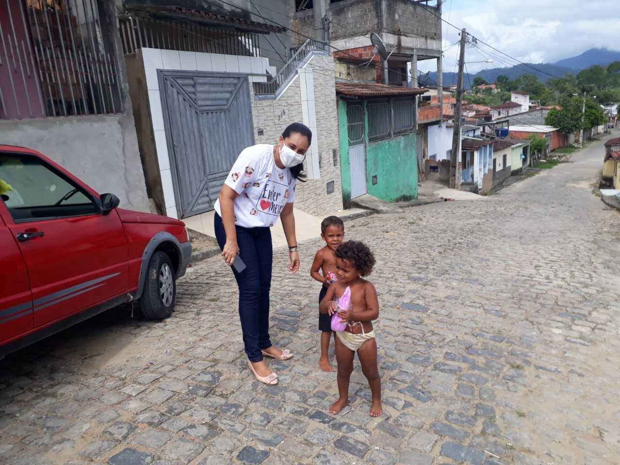 Camacã: Unidade de Saúde Luís Castro II antecipa a Páscoa distribuindo chocolates para as crianças